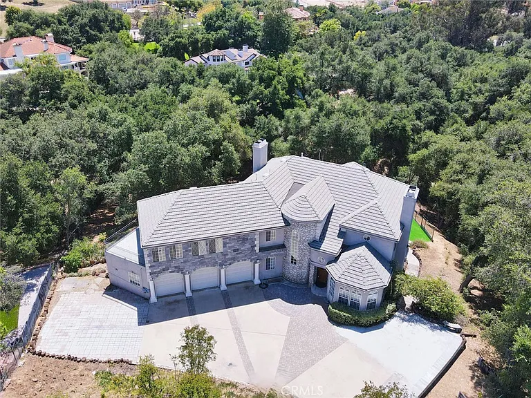 1089 Village Dr — Photo 51