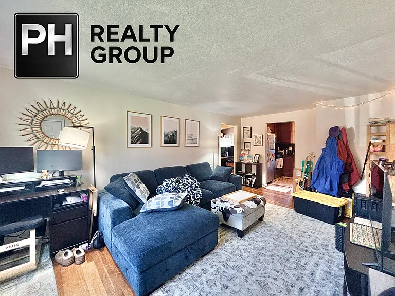 17I Oxford Cir #17 — Photo 2