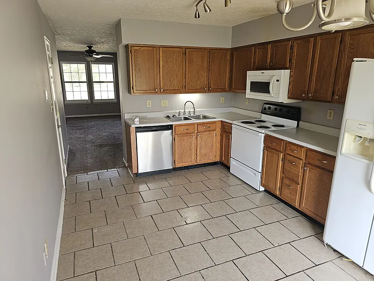9817 Traditions Ln — Photo 24