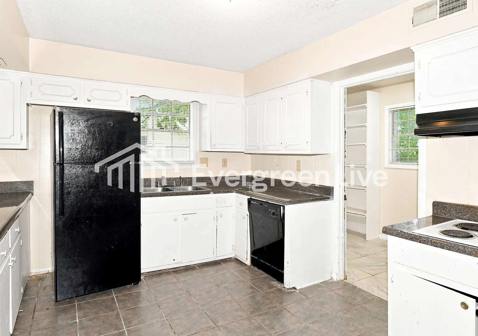 3 bed, 2.0 bath, 1801 sqft, $1,395 — Photo 3