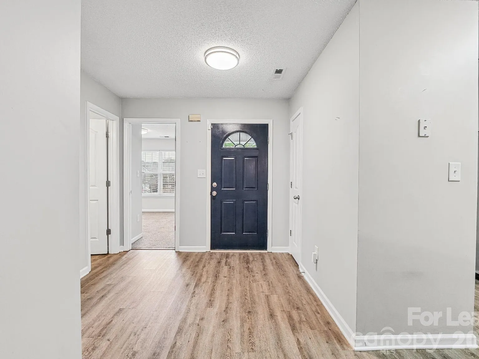 3 bed, 2.0 bath, 1375 sqft, $1,800 — Photo 2