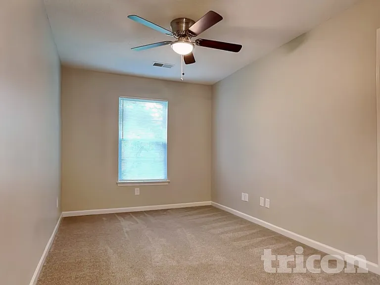 121 Eagle Pointe Dr — Photo 14