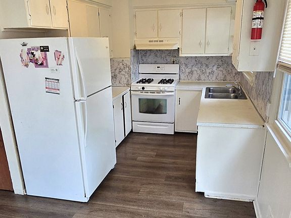 3rd image of 637 Greenlawn St