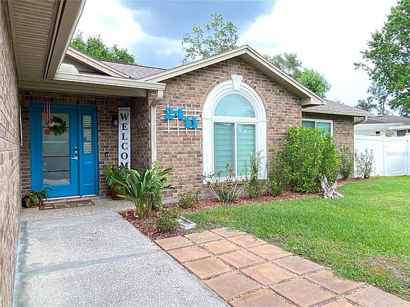 2nd image of 2411 Parkland Dr