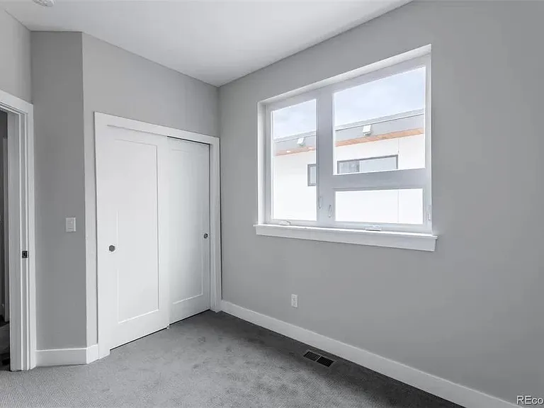 1733 Irving St — Photo 14