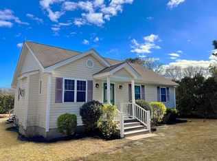 34 10th St S #S, Edgartown, MA 02539