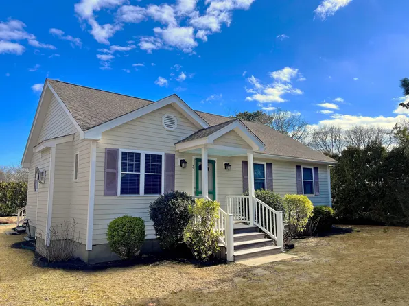 34 10th St S #S, Edgartown, MA 02539