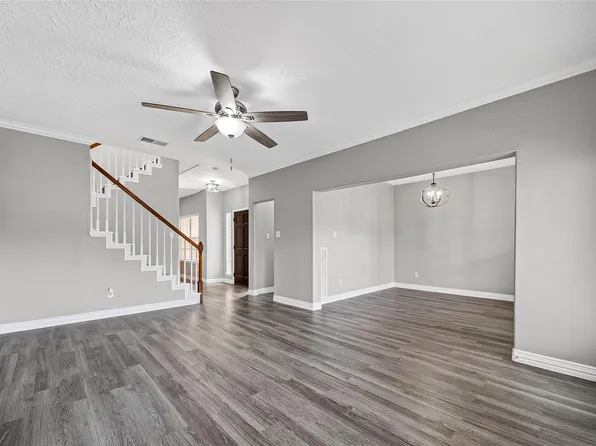 2034 Glencove Dr, Seabrook, TX 77586