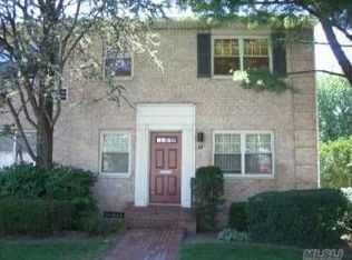7 S Lewis Pl, Rockville Centre, NY 11570