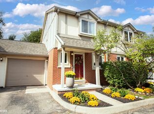 97 Walnut Blvd, Rochester Hills, MI 48307