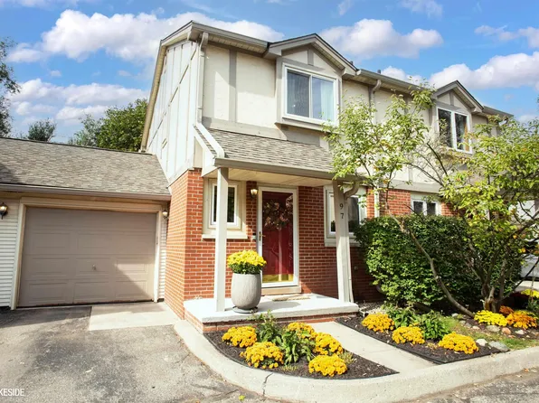 97 Walnut Blvd, Rochester Hills, MI 48307