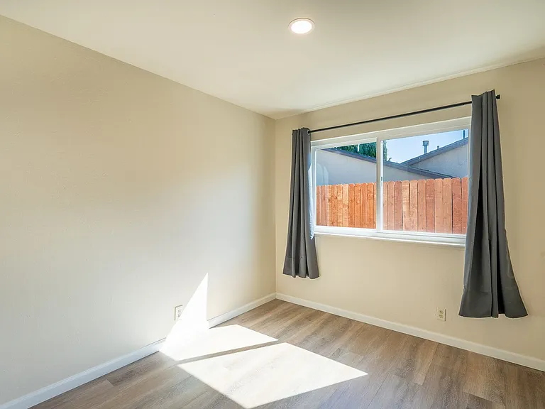 1525 Jasmine Way — Photo 13