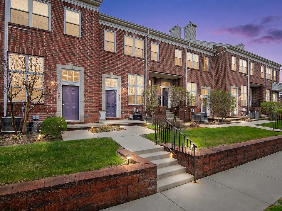 1930 Lindsay Ln