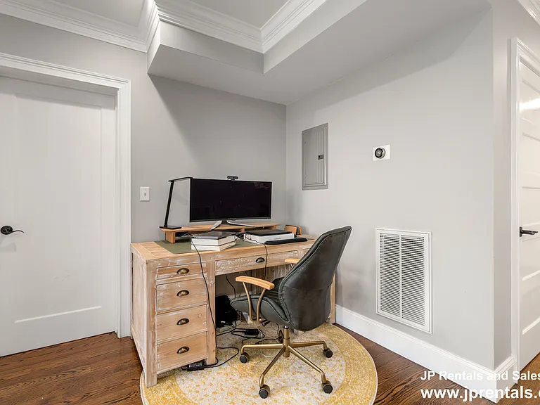 136 Sydney St #5 — Photo 4