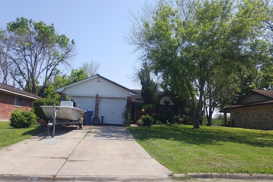 1st image of 906 Westwood Dr