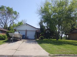 906 Westwood Dr, Port Lavaca, TX 77979