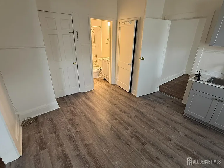 69 W Somerset St #E — Photo 4