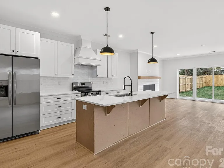 212 Lander St — Photo 3