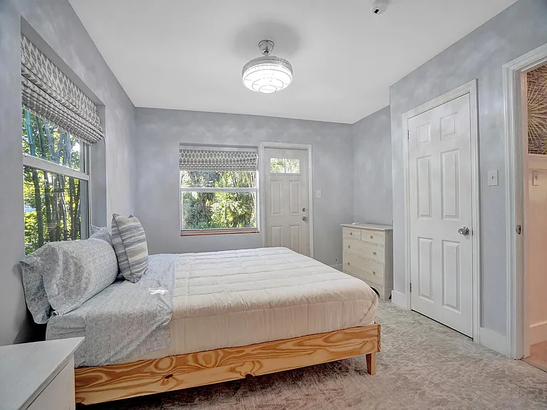 720 SW 11th Ct — Photo 27