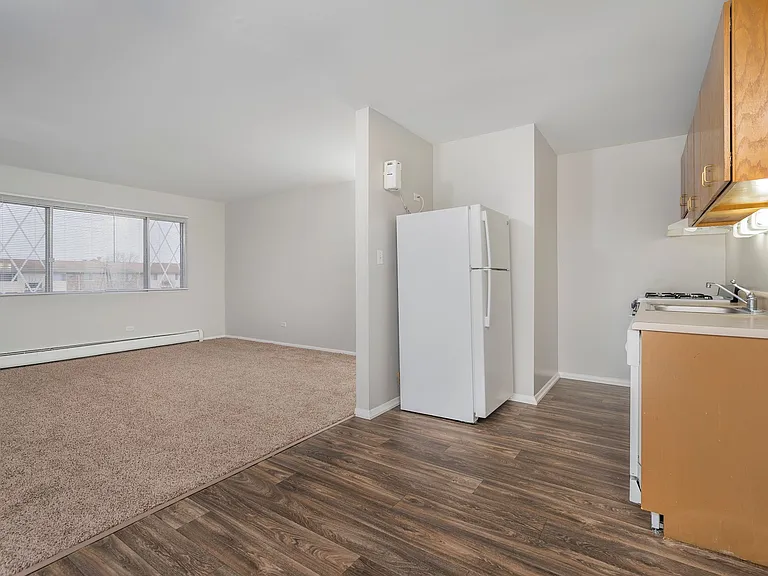Hoffman Hills Apartments — Photo 17