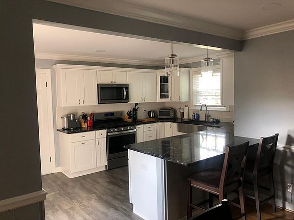 5th image of 535 Elizabeth Pl