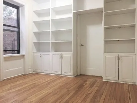 Rented by City Connections Realty | media 3
