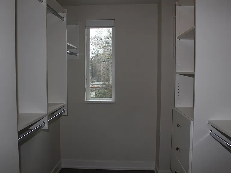 5438 Oak St — Photo 13