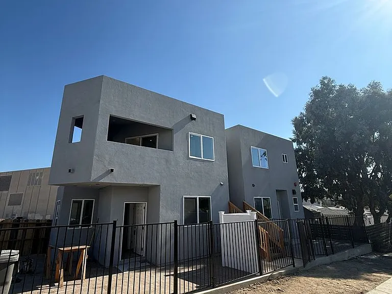 4560 College Ave — Photo 16