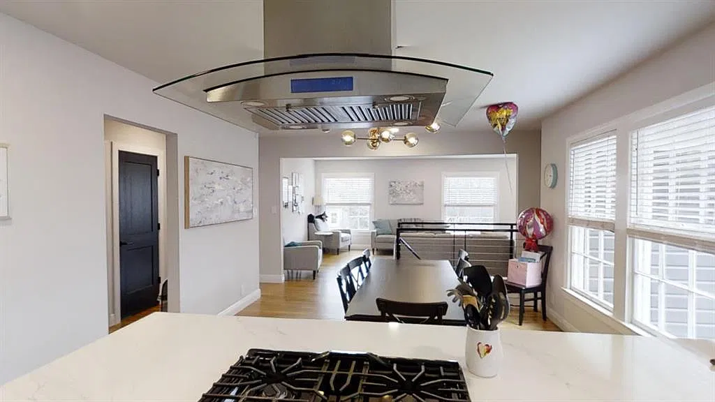 6 bed, 4.0 bath, 3785 sqft, $10,800 — Photo 3