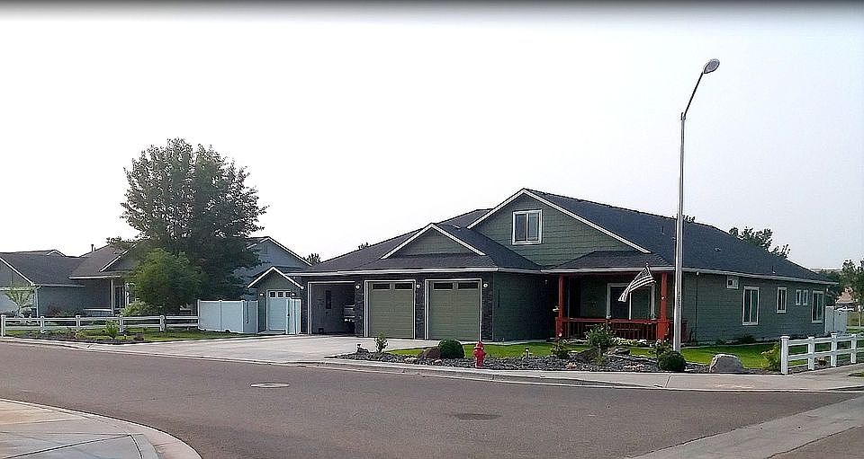 1st image of 2600 Driftwood Dr