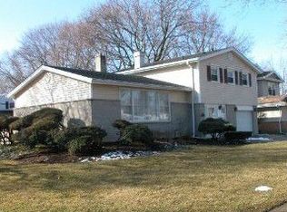 1201 W Busse Ave, Mount Prospect, IL 60056