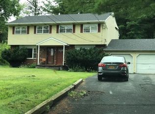 30 Woodin Rd #B, Clifton Park, NY 12065