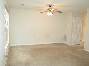 4th image of 2121 Greenwood Dr #104