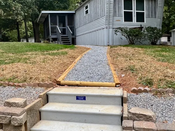 39 McCastle Ln, Hendersonville, NC 28792