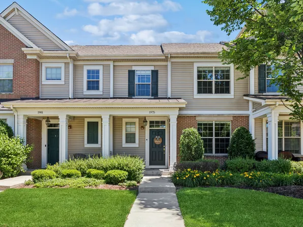 1975 Dauntless Dr, Glenview, IL 60026