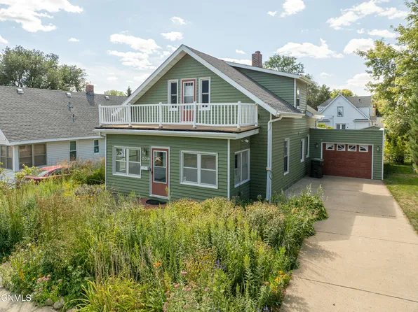 209 9th Ave NW, Mandan, ND 58554