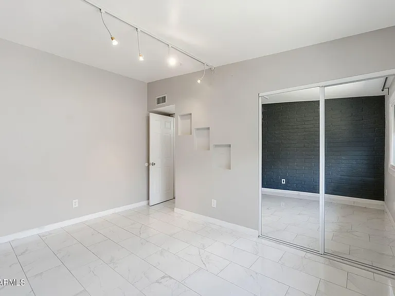 1609 E Gaylon Dr — Photo 22
