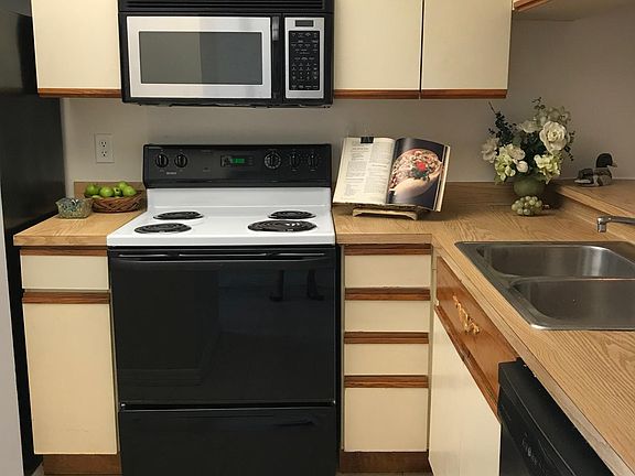 3rd image of 3104 Sir Hamilton Cir #3