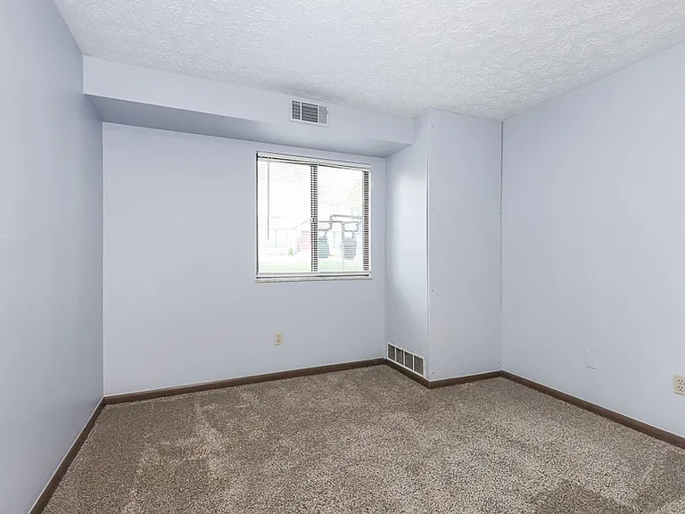 Garfield Manor — Photo 19