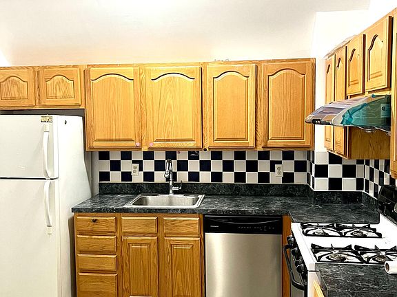 3rd image of 36-03 166th St Floor 2