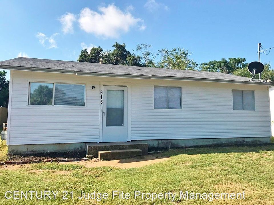 1st image of 616 Park Ln