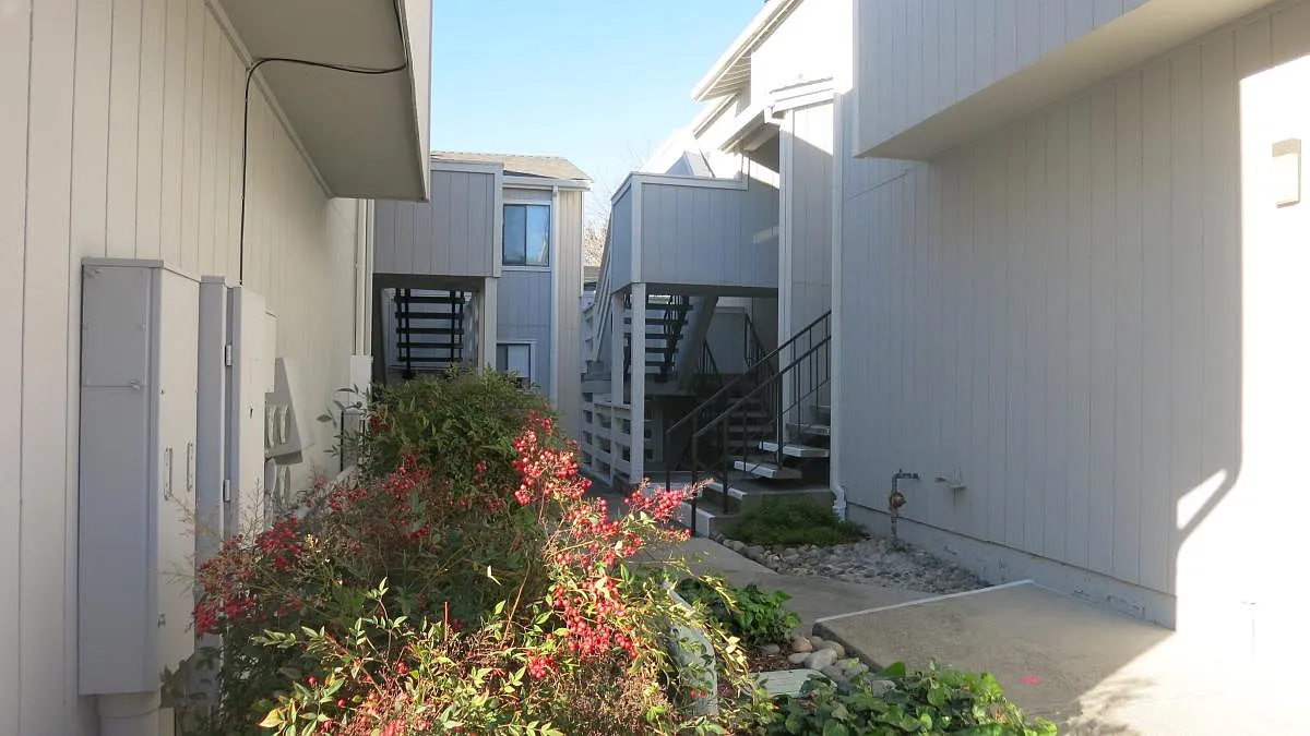 1196 Maywood Ln photo 1