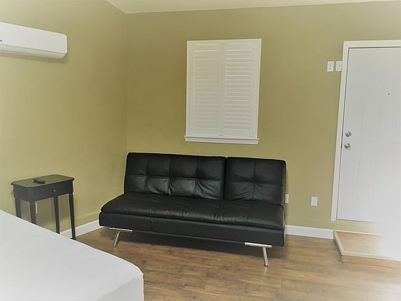 3rd image of 33691 Bardolph Cir