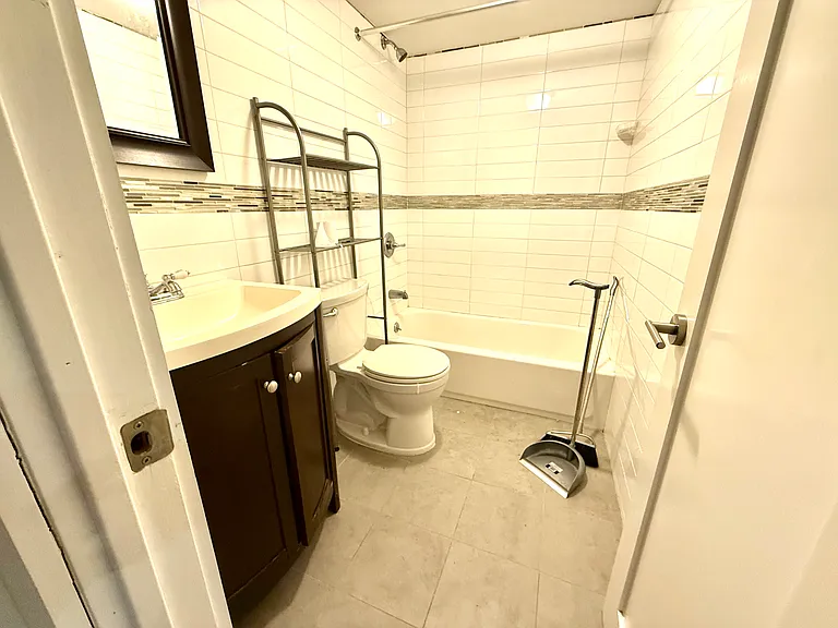 1069 Bergen St #1R — Photo 6