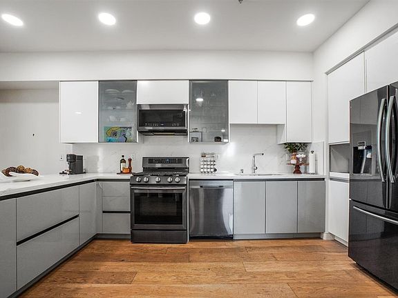 3rd image of 820 S Wilton Pl Unit 401-1
