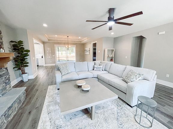 3rd image of 307 Wellington Court