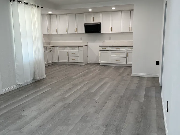 398 N Canby St — Photo 3