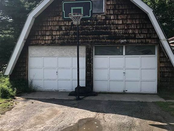 5th image of 21 Depot St