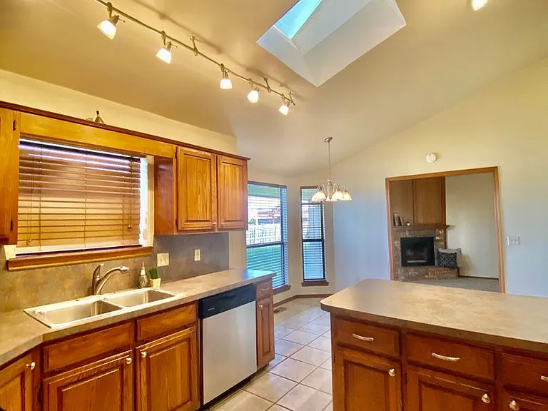 14816 Brent Cir — Photo 2