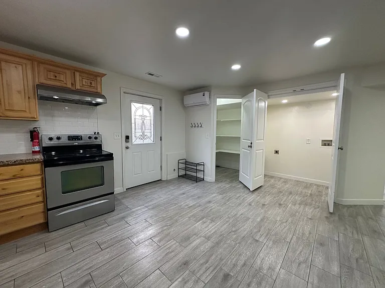 4000 E Mount Airey Dr — Photo 10